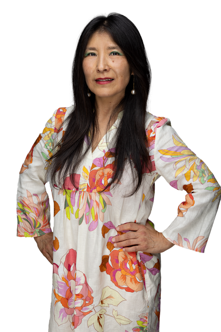 Dr Ke Liu im Blumenkleid